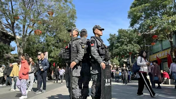 堅(jiān)守崗位（解放軍） 李飛躍 國藥集團(tuán)山西有限公司營銷中心.png